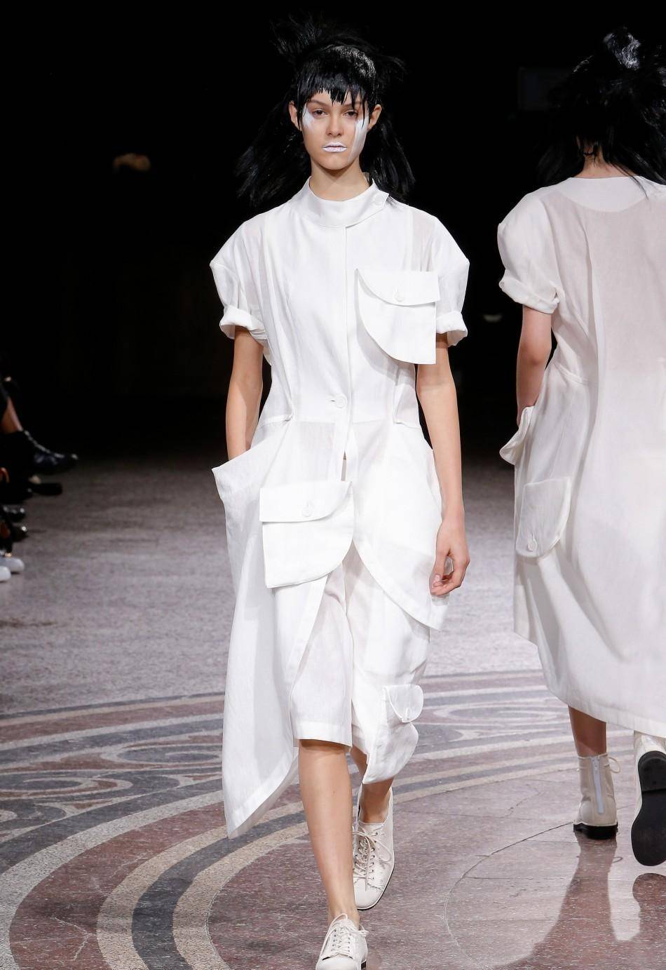 milan米兰app官网:题华十二判官汝州宅内亭(图2) 米兰官方网站